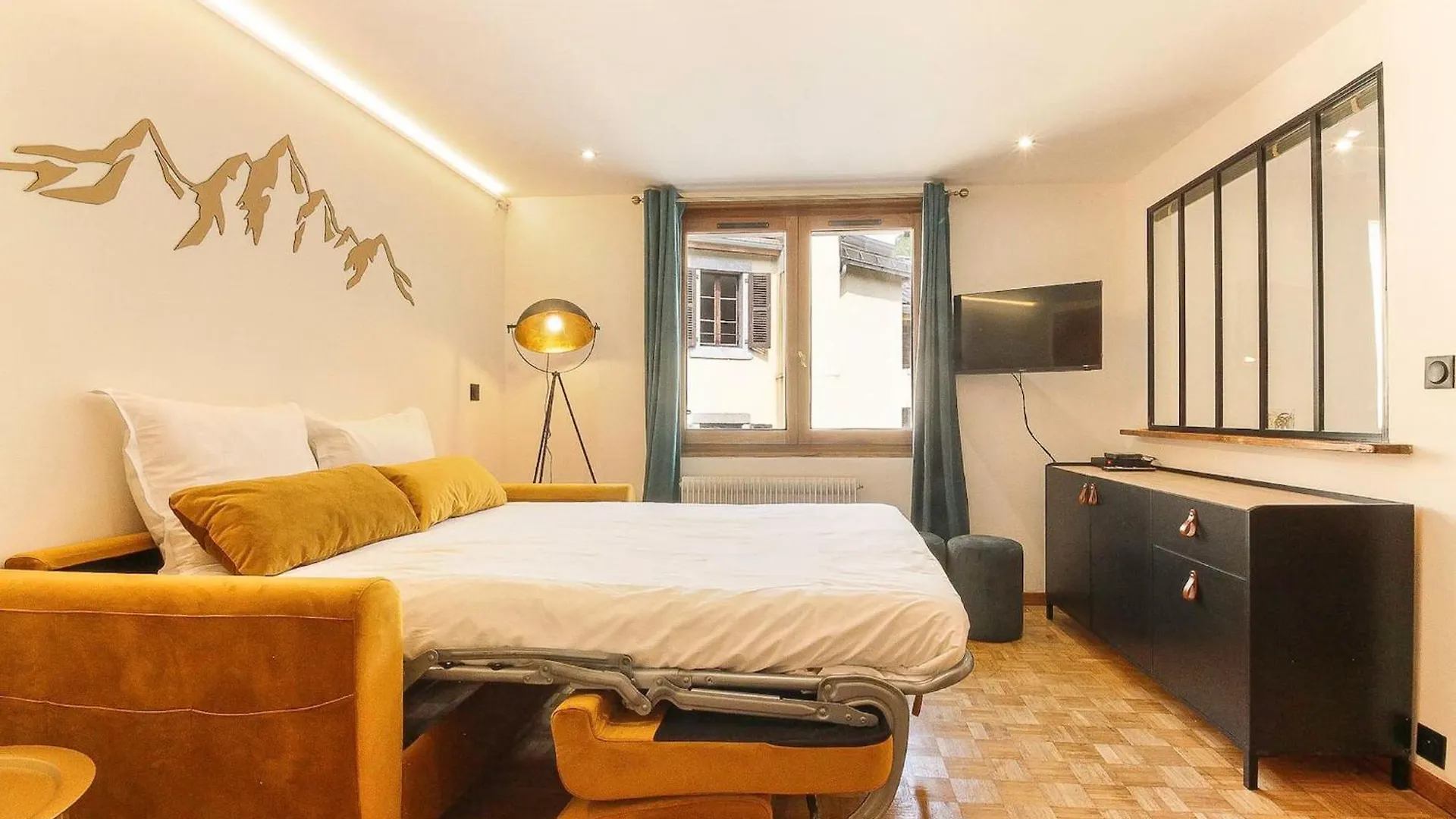 Bellevarde Apt - Newly Renovated - Central - Beside Tmb Start/End Les Houches 0*,  France