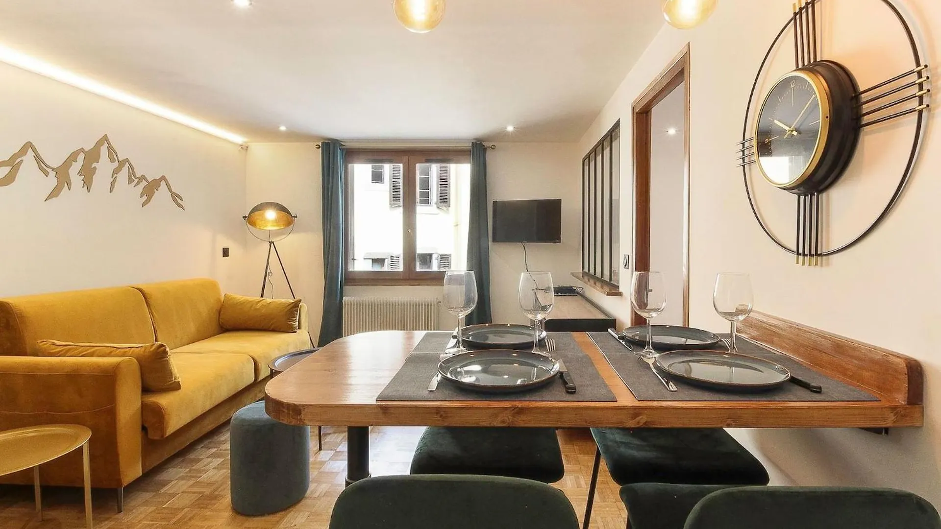 Bellevarde Apt - Newly Renovated - Central - Beside Tmb Start/End Les Houches 0*,  France