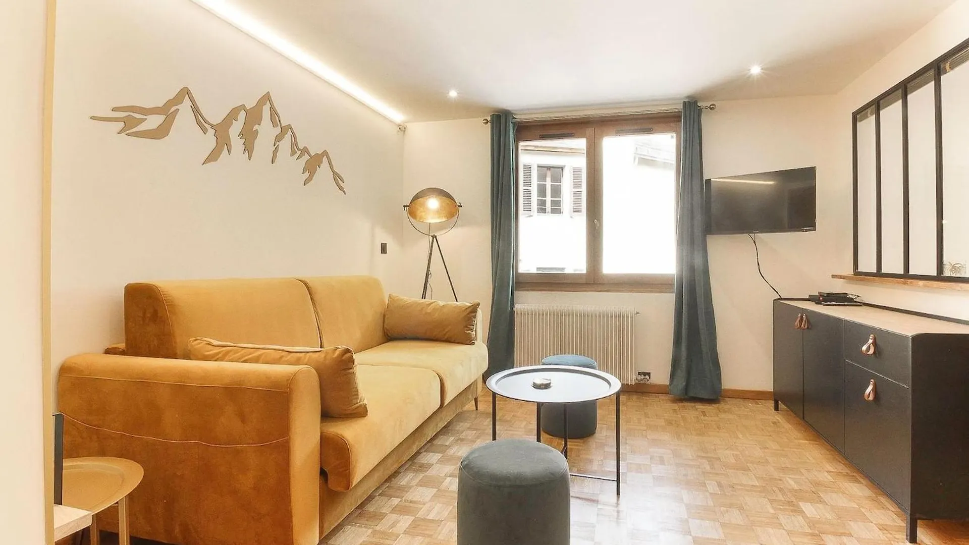 Bellevarde Apt - Newly Renovated - Central - Beside Tmb Start/End Les Houches